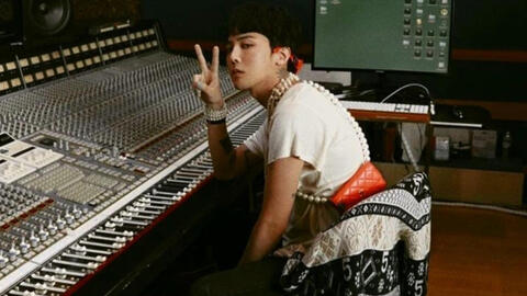 權(quán)志龍最新Instagram瞬間，潮流引領(lǐng)者的時(shí)尚風(fēng)采展現(xiàn)