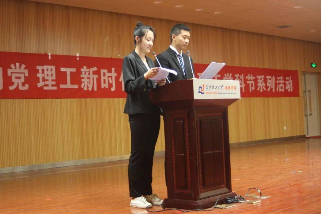 董穎最新動態(tài)，時代先鋒的嶄新步伐進展