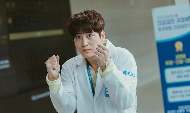 高勝演員，演藝之路的閃耀之星