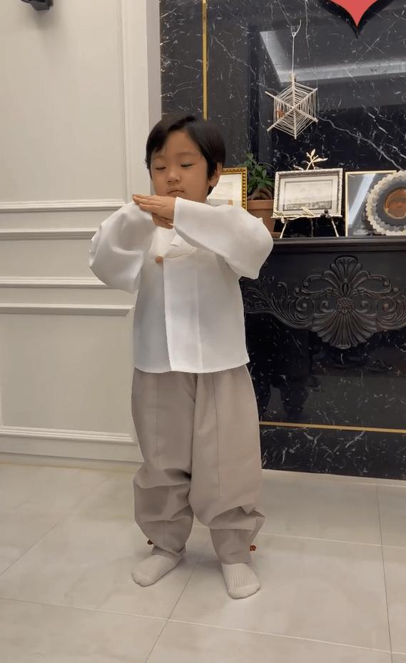 影視新星高梓淇，魅力四溢的演技之旅