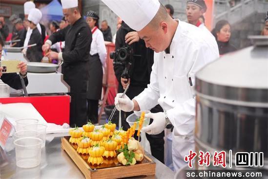 廚師比賽菜品驚艷瞬間，視覺與味覺的雙重盛宴圖片展示！