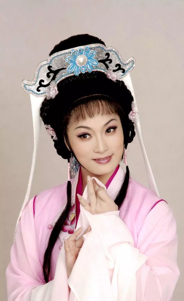 越劇璀璨之星——王君安的傳統(tǒng)藝術(shù)之旅