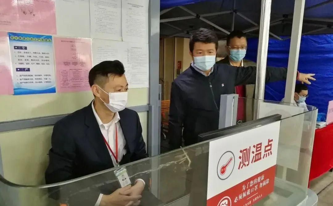 最新疫情翻譯與家庭趣事的交織報(bào)道