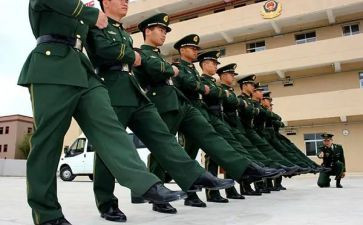 隊(duì)列比賽作文,隊(duì)列比賽作文——小巷深處的特色小店探秘