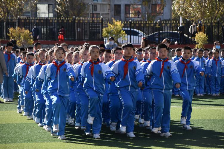 隊(duì)列比賽作文,隊(duì)列比賽作文——小巷深處的特色小店探秘