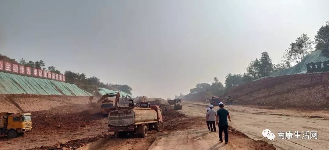 南康機(jī)場(chǎng)路建設(shè)新動(dòng)態(tài),南康機(jī)場(chǎng)路建設(shè)新動(dòng)態(tài)——引領(lǐng)城市發(fā)展的交通動(dòng)脈重塑