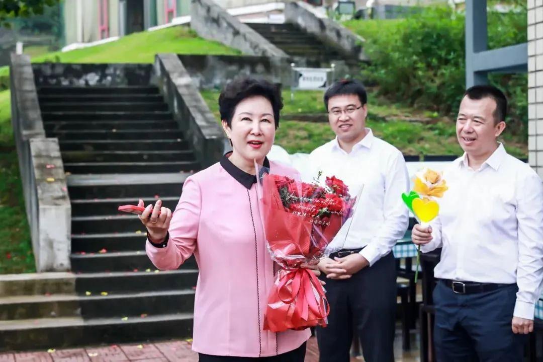 現(xiàn)代牧業(yè)股票行情與牧場風云背后的溫情故事