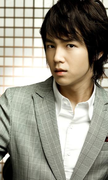 明星發(fā)型男的時(shí)尚潮流與個(gè)性表達(dá)探索