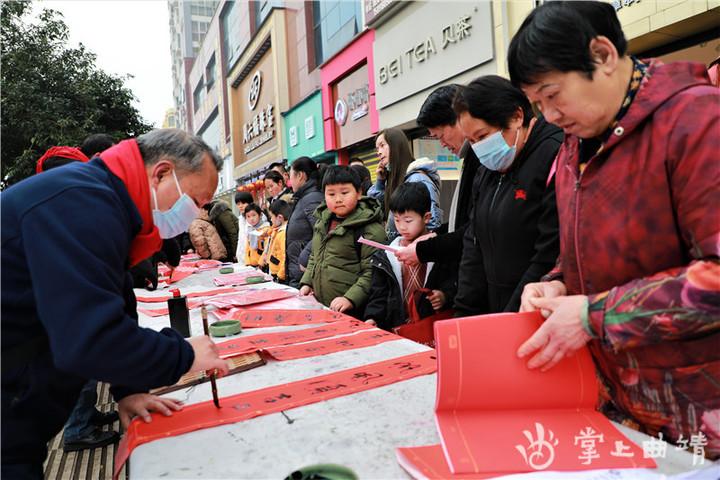 萬福攸同款瓷器，友情與陪伴的溫馨故事及價格探究