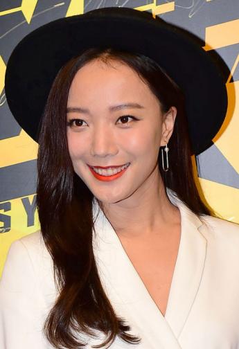 小咖秀最新版，小巷中的咖啡奇境探索