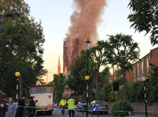 英國火災背后的溫馨日常故事