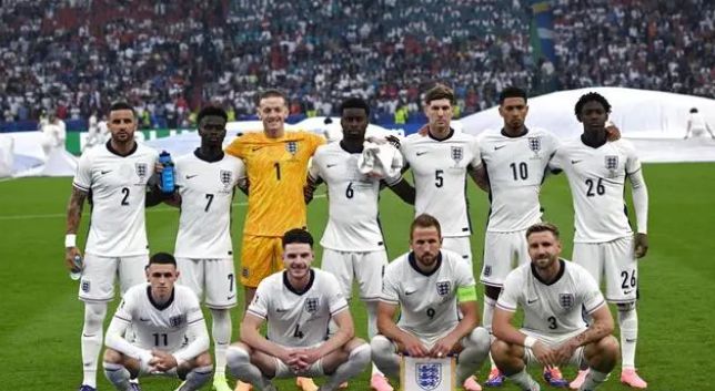 多元視角下的男足世界最新排名觀點(diǎn)碰撞