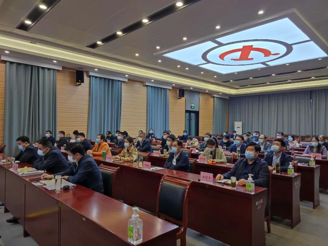 疫情全球最新動(dòng)態(tài)與小巷獨(dú)特小店的獨(dú)特故事