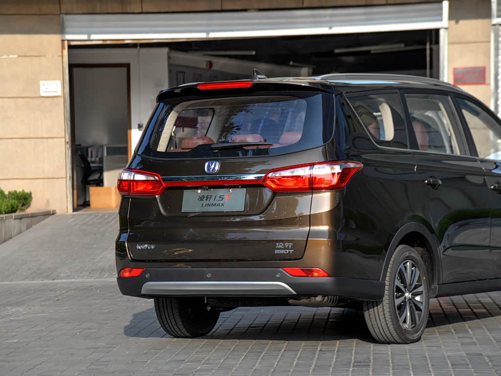 長(zhǎng)安汽車(chē)最新款七坐車(chē)，開(kāi)啟溫馨之旅的故事